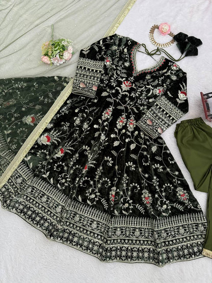Green Velvet Heavy Embroidered Anarkali Kurta Pant Set with Dupatta – Festive & Wedding Wear