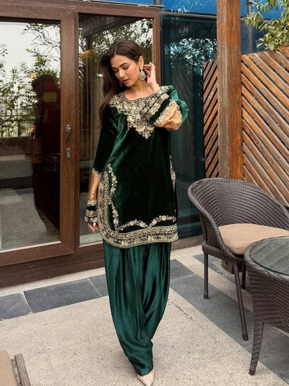 Emerald Green Velvet Heavy Embroidered Kurta Pant Set with Dupatta – Festive & Wedding Wear