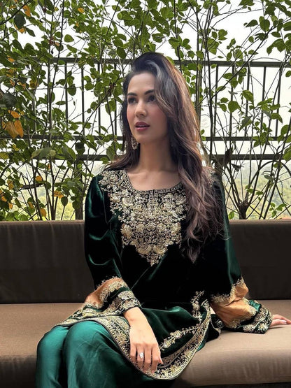 Emerald Green Velvet Heavy Embroidered Kurta Pant Set with Dupatta – Festive & Wedding Wear