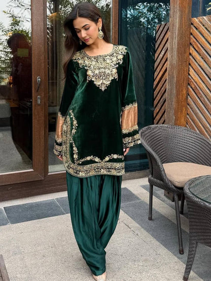 Emerald Green Velvet Heavy Embroidered Kurta Pant Set with Dupatta – Festive & Wedding Wear