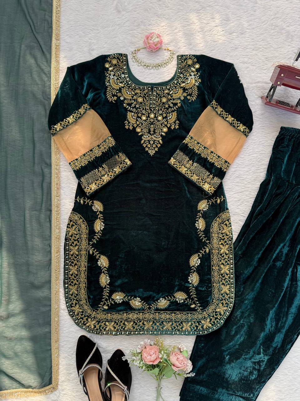 Emerald Green Velvet Heavy Embroidered Kurta Pant Set with Dupatta – Festive & Wedding Wear