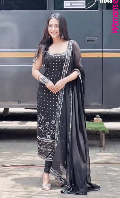 Black Mirror Work Sleeveless Kurta Pant Set with Dupatta – Festive & Party Wear