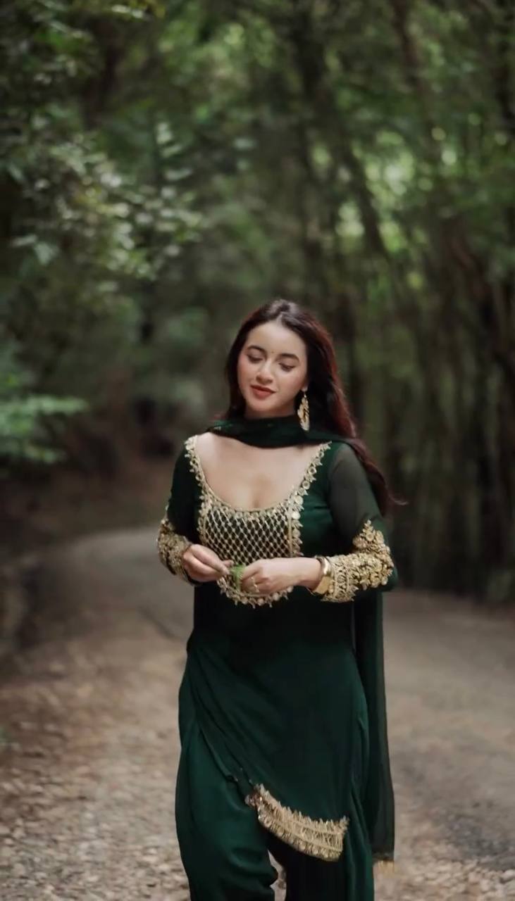 Emerald Green Luxury Embroidered Kurta Pant Set with Chiffon Dupatta