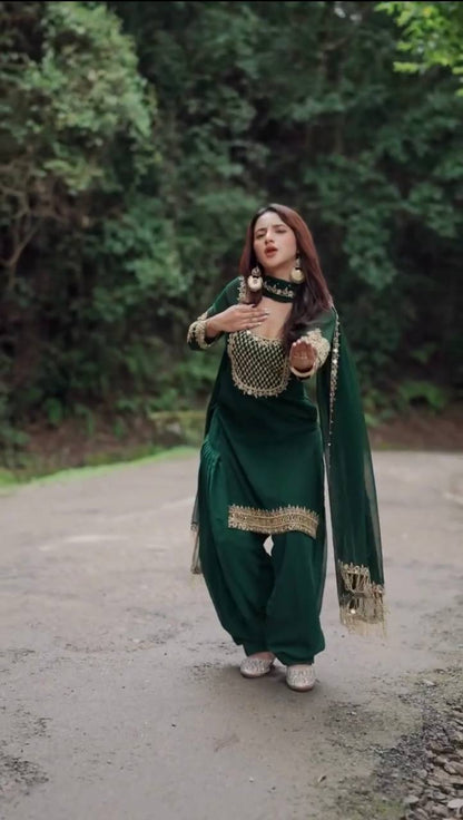 Emerald Green Luxury Embroidered Kurta Pant Set with Chiffon Dupatta