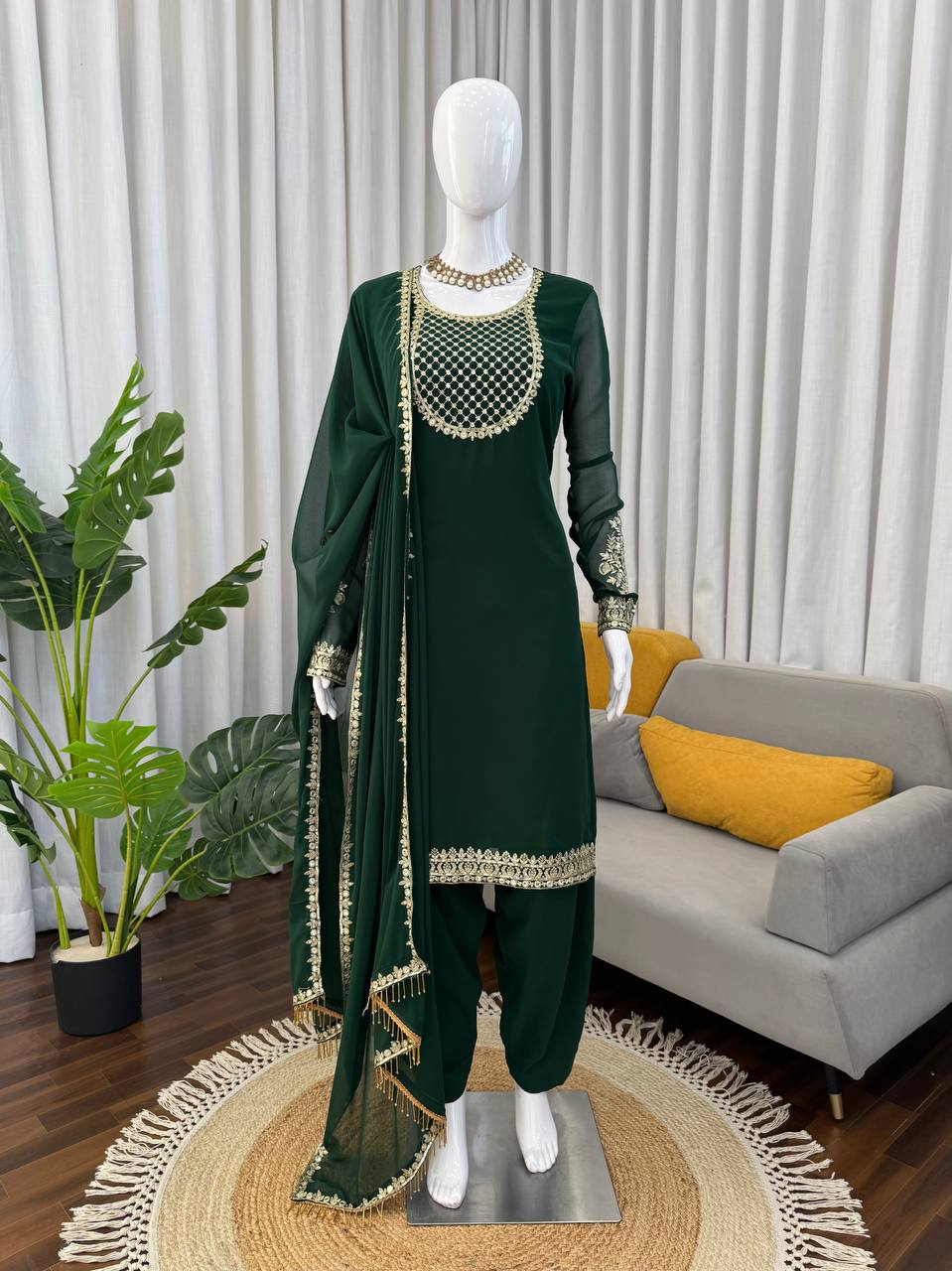 Emerald Green Luxury Embroidered Kurta Pant Set with Chiffon Dupatta