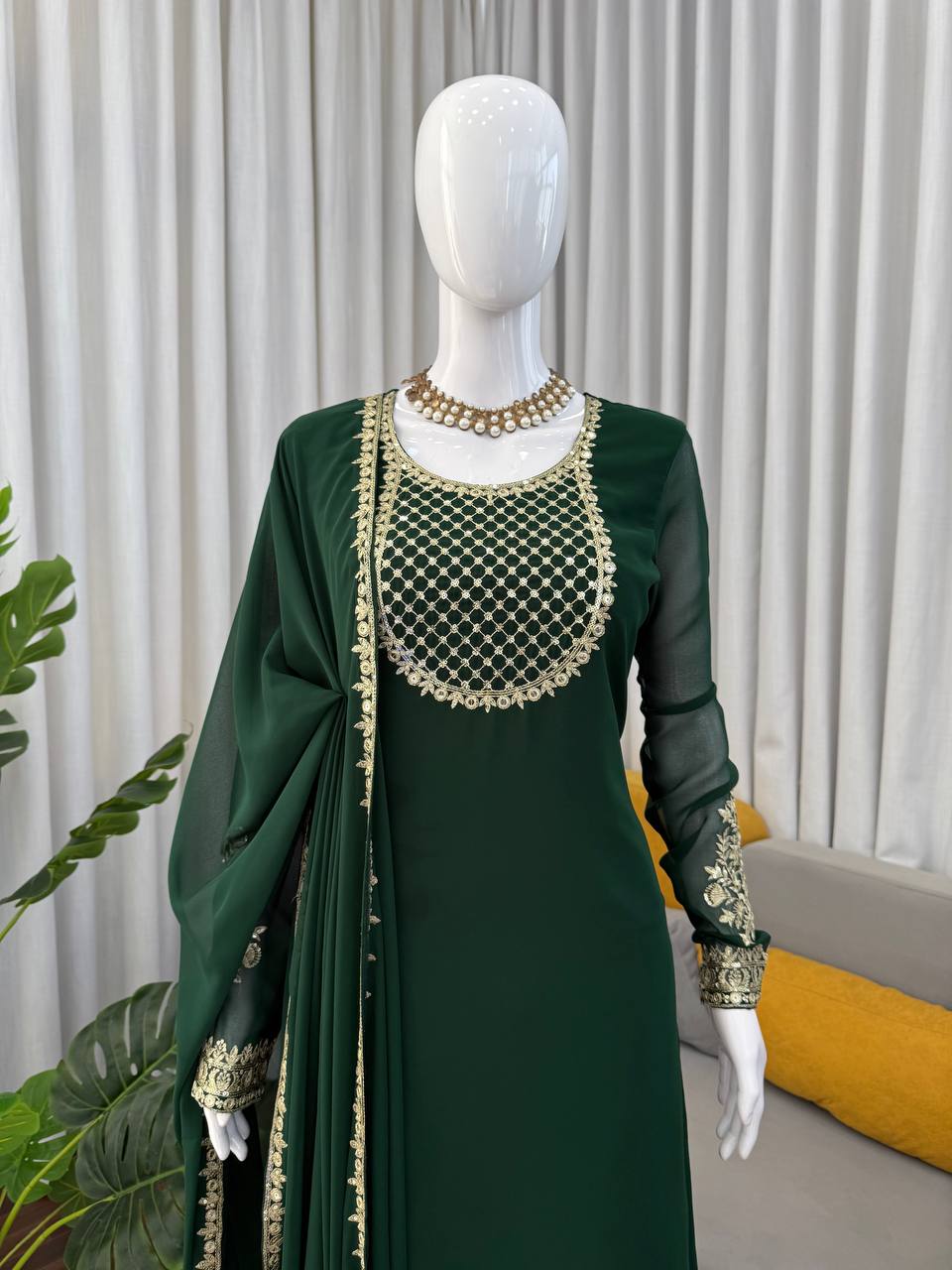 Emerald Green Luxury Embroidered Kurta Pant Set with Chiffon Dupatta